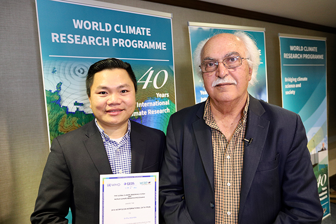 Phu, left, and Sorooshian, who nominated Phu for his “remarkable scholarship and talent in the development of user-friendly climate databases.” Phu, left, and Sorooshian, who nominated Phu for his “remarkable scholarship and talent in the development of user-friendly climate databases.”