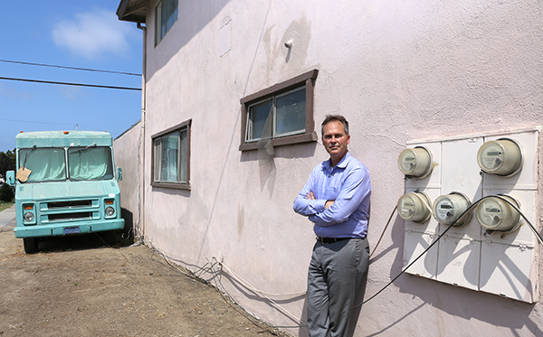 It’s a win-win situation. A project in the works with the help of Samueli School engineers is transforming a low-income community into a more energy friendly neighborhood, benefiting residents while advancing research. Plans they create will be used as a blueprint to help other communities become more efficient. It’s a win-win situation. A project in the works with the help of Samueli School engineers is transforming a low-income community into a more energy friendly neighborhood, benefiting residents while advancing research. Plans they create will be used as a blueprint to help other communities become more efficient.