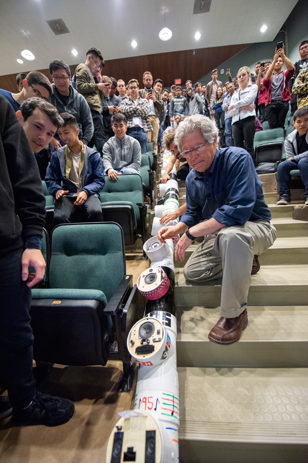 Professor Derek Dunn-Rankin connects all 36 music modules built by senior mechanical engineering students in the senior design course. Steve Zylius / UCI Derek Dunn-Rankin