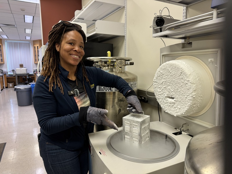 Ronke Olabisi lifts out cells stored in suspended animation at -321 in cryostorage in her UCI lab. (Photo: Natalie Tso/UCI)