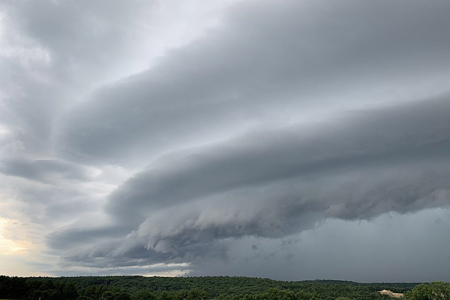 Striated/layered shelf cloud in Charlton, Massachusetts, on July 2, 2022. Photo courtesy of Will y theweatherguy473737/ Creative Commons Attribution-Share Alike 4.0 International license.