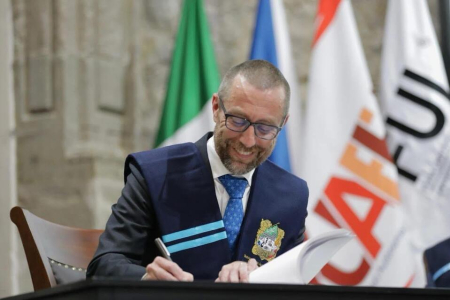 Dean Magnus Egerstedt signing his name in the ledger of International Honorary Professors in a ceremony held by the Autonomous University of the State of Hidalgo (UAEH) in Mexico on August 29, 2025.